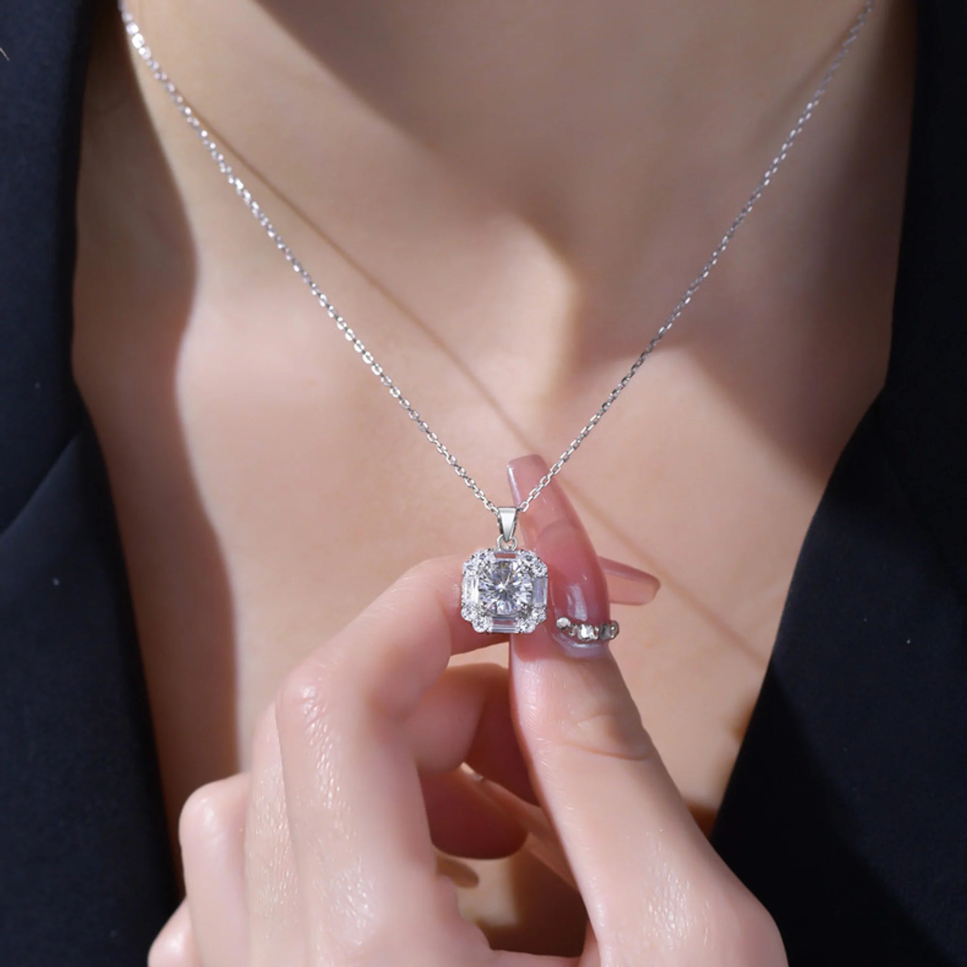 Round Brilliant Cut Necklace